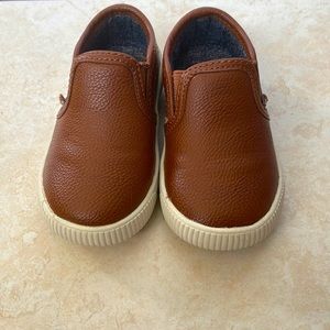 Brown size 5 Carter's boy Dress shoes